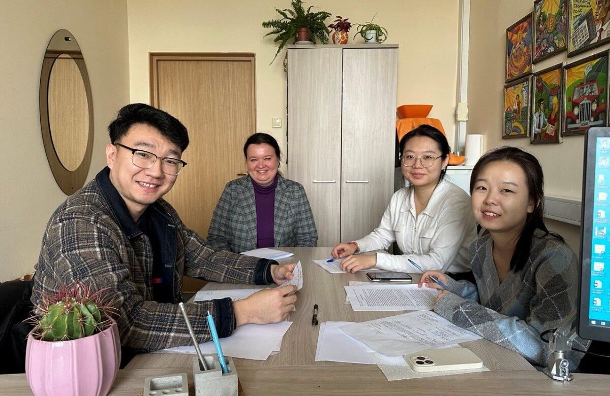 Студенты Финансового университета из Китая начали сбор материала по своим выпускным квалификационным работам