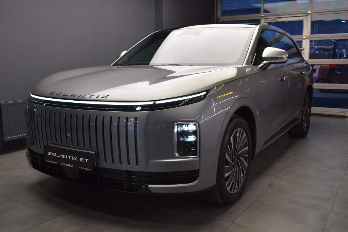 В EXEED Центре АВТОДОМ Варшавка и EXEED Центре АВТОДОМ Стачек стартовали продажи флагманского кроссовера EXLANTIX ET