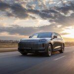 EXEED Центр АвтоСпецЦентр Химки дарит приятные подарки первым покупателям гибридного кроссовера EXLANTIX ET