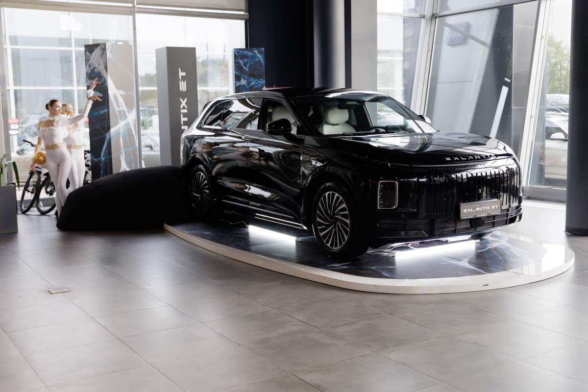 В EXEED Центре АВТОДОМ Варшавка состоялась официальная презентация нового гибридного кроссовера EXEED EXLANTIX ET