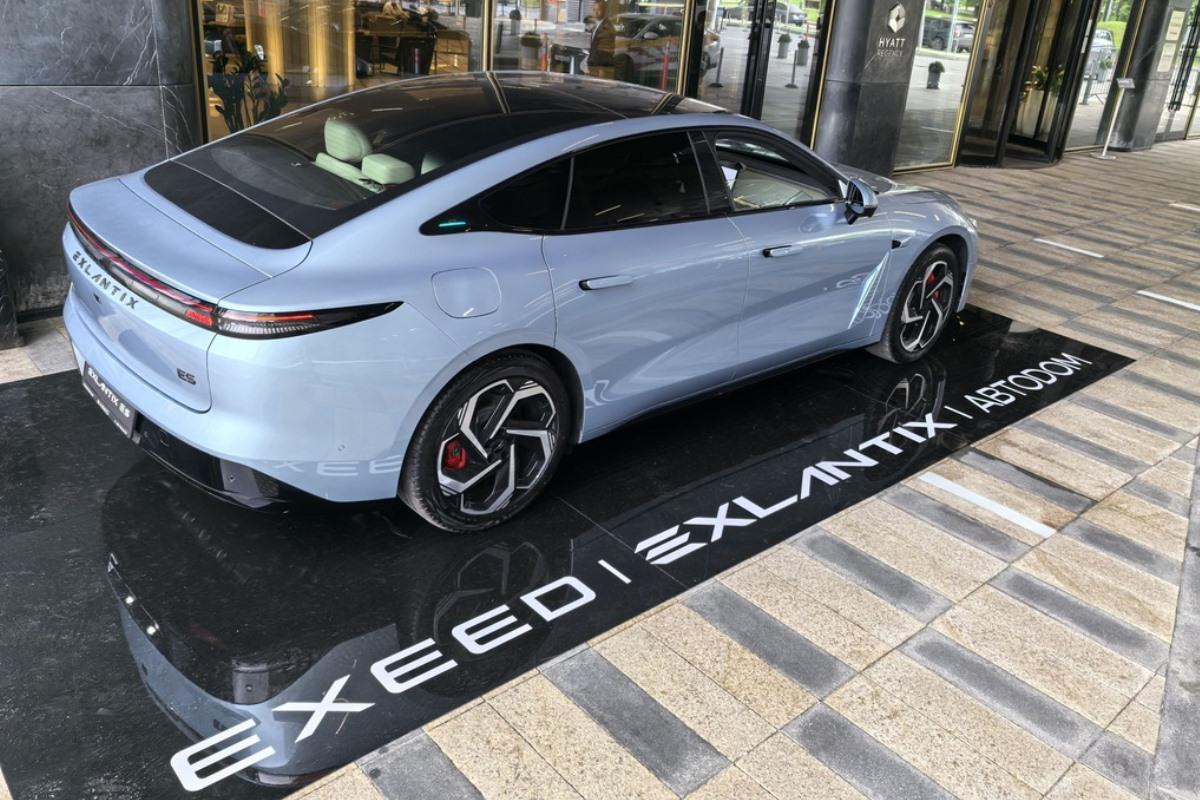 EXEED Центр АВТОДОМ Варшавка представил эксклюзивное четырехдверное купе EXEED EXLATIX ES на всероссийском форуме InsurtechDay 2025