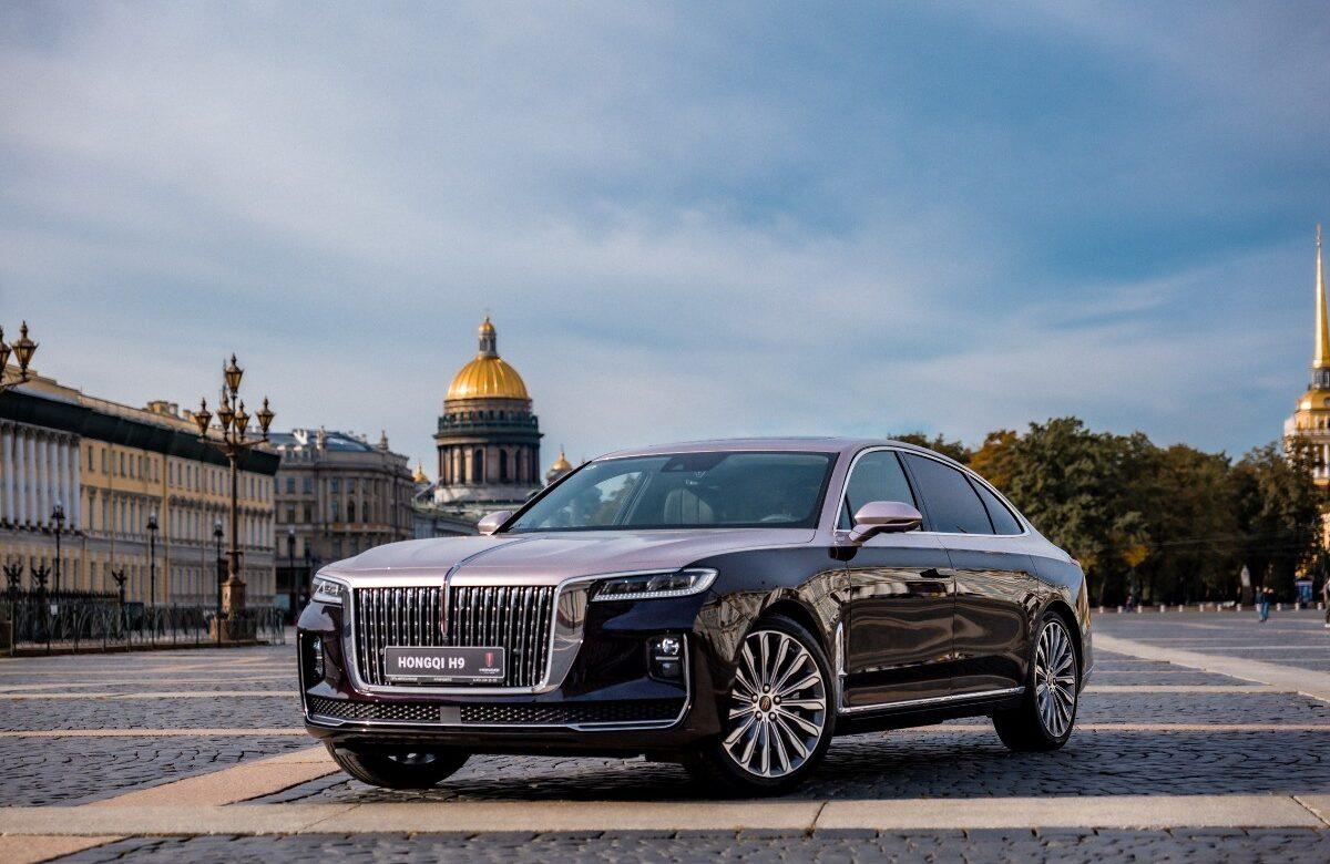HONGQI АВТОДОМ Восток: премиальный HONGQI в третий раз стал официальным автомобилем на Петербургском форуме