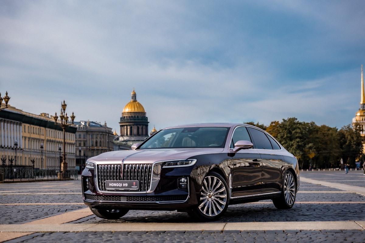 HONGQI АВТОДОМ Восток: премиальный HONGQI в третий раз стал официальным автомобилем на Петербургском форуме
