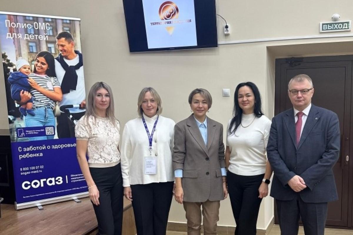 Камчатский край задает новый стандарт: что обсуждали на конференции «Бережливое материнство» в рамках проекта «Территория рождения»