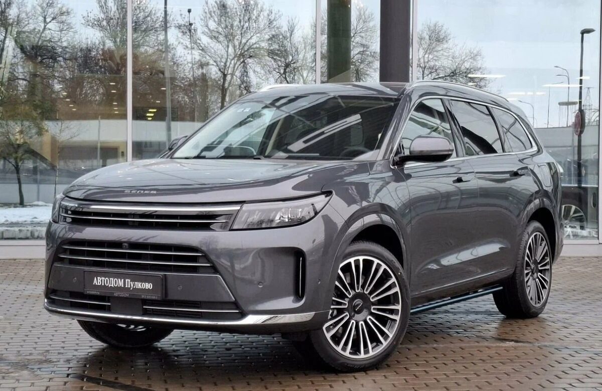 АВТОДОМ Пулково выступил партнером премии SUCCESS AWARDS 2025, представив гостям гибридный внедорожник SERES M7