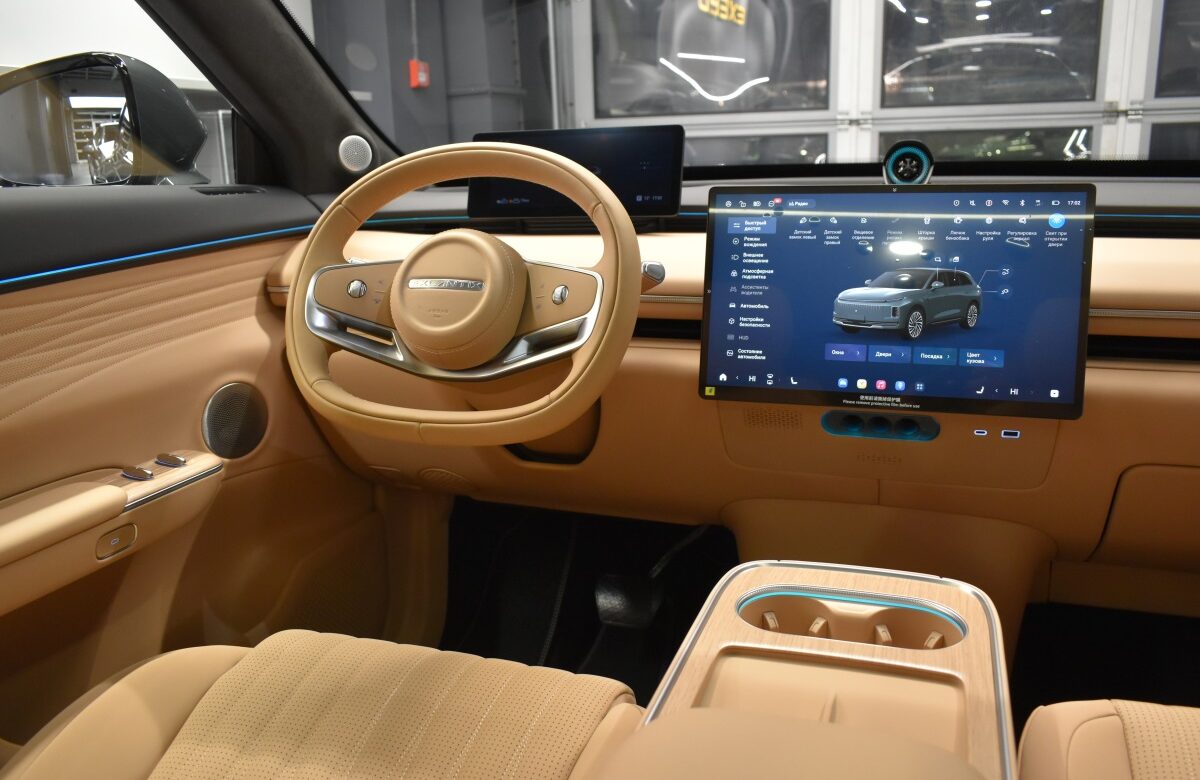 EXEED представляет гибридный кроссовер EXLANTIX ET с новым премиальным интерьером в дилерских центрах ГК АВТОДОМ