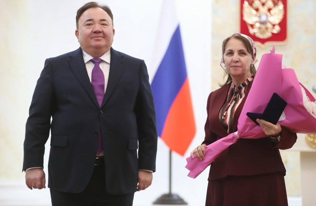 Начальнику КДЦ филиала «МАКС-М» в Назрани Фатиме Банхаевой присвоено звание «Заслуженный работник здравоохранения Республики Ингушетия»