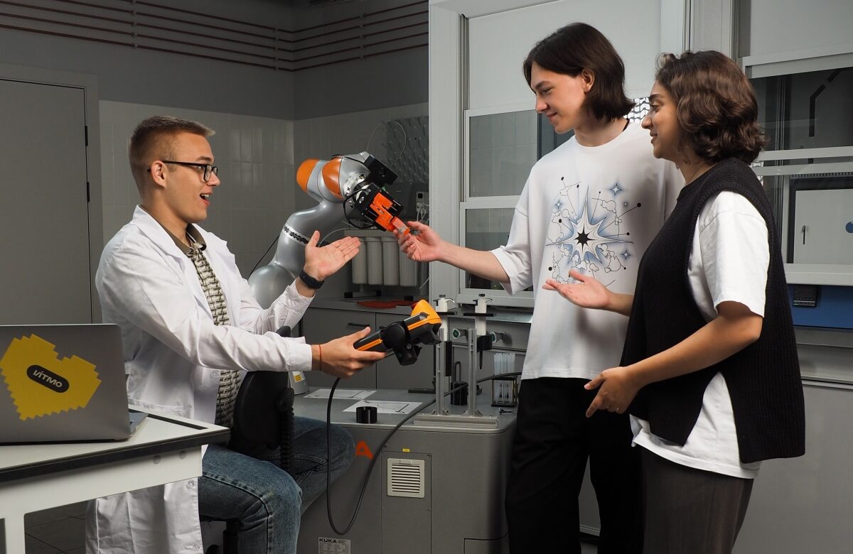 Сбер и ИТМО запустили первую совместную Робошколу для студентов со всей страны