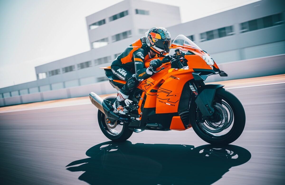 В феврале КТМ АВТОДОМ ожидает новейшие модели KTM 990 DUKE R и KTM 990 RC R