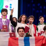 Сбер вручил гранты и офферы на стажировку лучшим школьникам страны по информатике