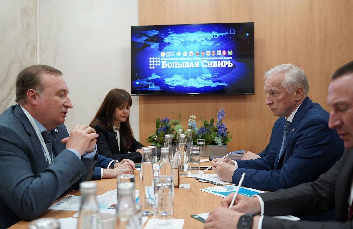 Сегодня на Петербургском международном экономическом форуме состоялась встреча губернатора Томской области Владимира Мазура и генерального директора СберЛизинга Виктора Вентимилла Алонсо