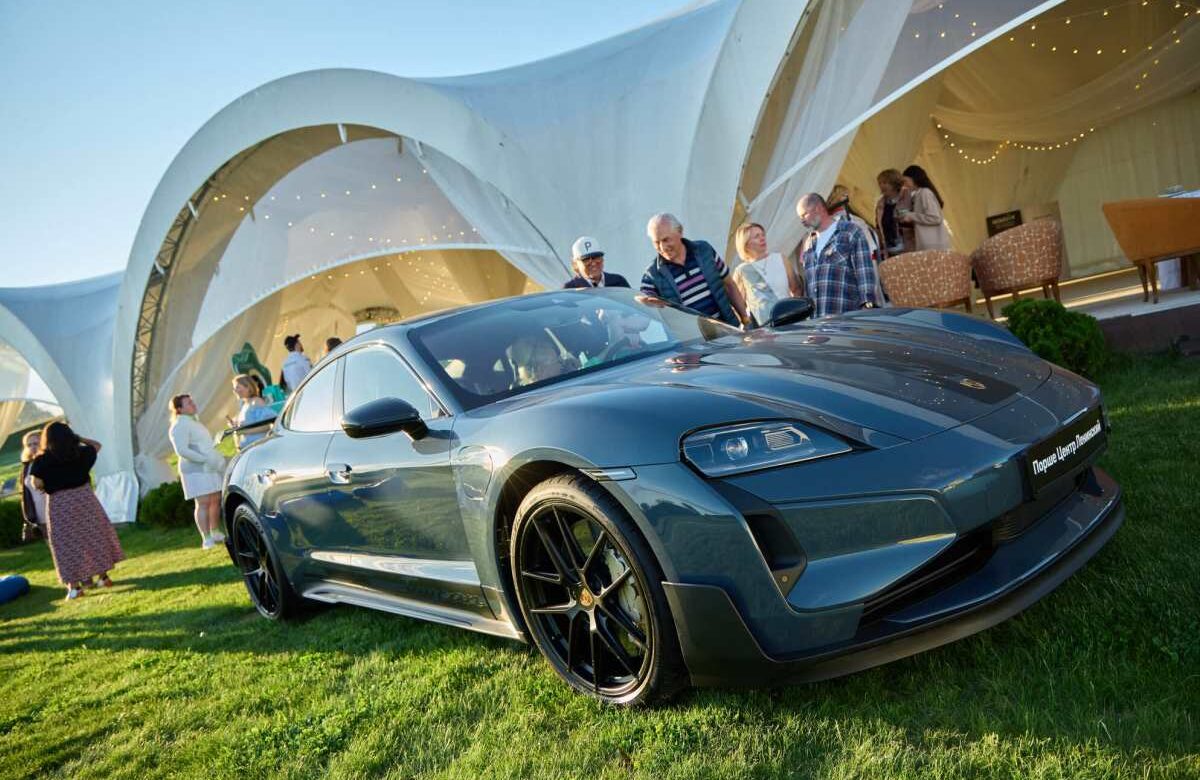 Порше Центр Ленинский, входящий в состав ГК АВТОДОМ, представил Porsche Cayman S, Boxster Style Edition и Taycan Turbo GT на гольф-турнире Эпоха Возрождения