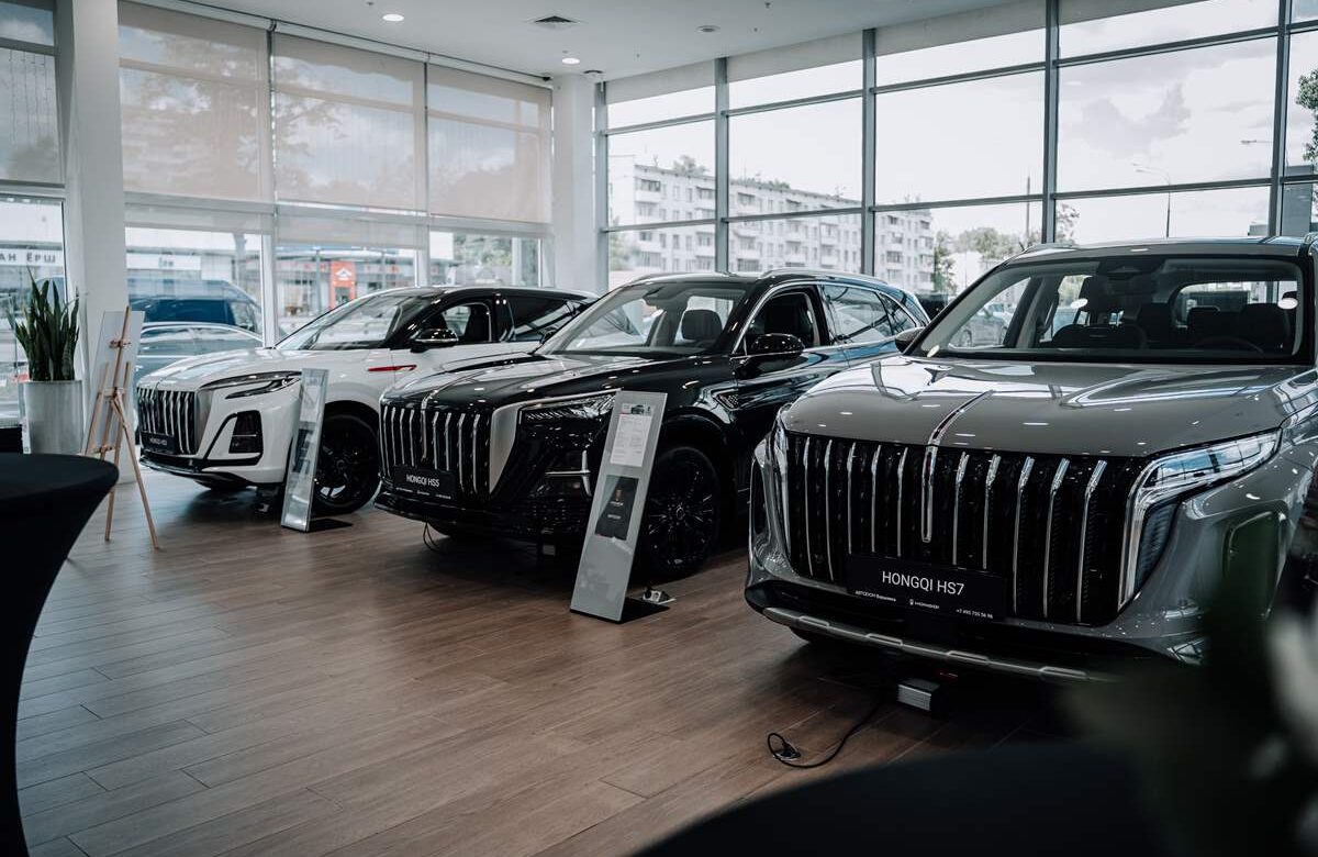 HONGQI АВТОДОМ Варшавка и HONGQI АВТОДОМ Восток провели совместный день открытых дверей для поклонников премиального бренда