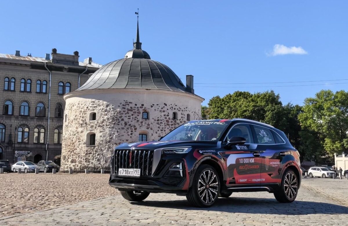 От Балтики до Тихого океана: HONGQI HS5, представленный в HONGQI АВТОДОМ, бьет рекорд в 10 000-километровом марафоне